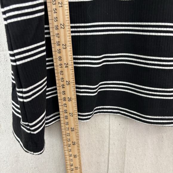 Torrid Striped Women Minimalist Preppy Tee Size 1 Stretchy Comfy 1/2 Sleeves - Picture 4 of 9
